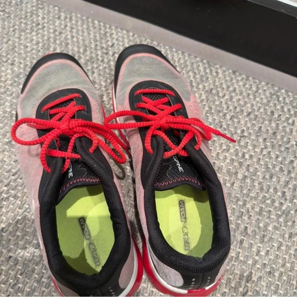 Under Armour Venom Spine Black & Red Sneaker Mens Size 10 - Picture 4 of 9